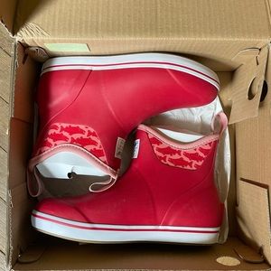 Xtratuf W’s Salmon Sisters 6 in Ankle Deck Boot - Red/Sockeye Salmon NIB SZ 7US